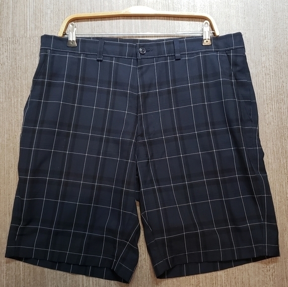 HAGGAR Clothing Navy Plaid flat front Golf shorts SZ 36 - Picture 7 of 10